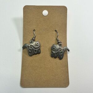 cute silver cat earrings!